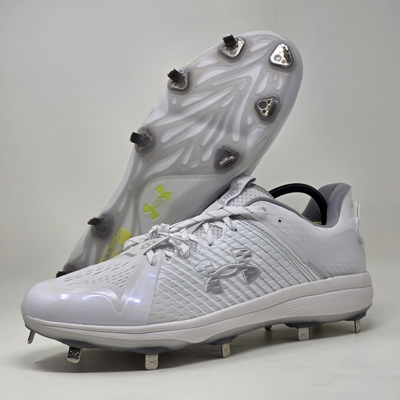 Under Armour 3025592-100 Yard Low Baseball Metal Cleats White Grey Size 16 New - Picture 1 of 10